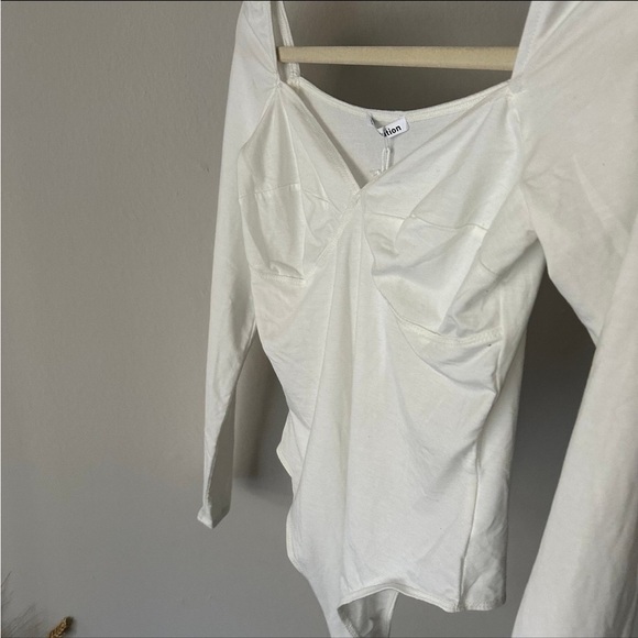 Reformation Long Sleeve Bustier Bodysuit in White Medium NWT FLAW - Picture 8 of 10